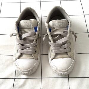 KIDS: converse shoes